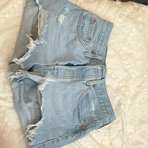 Levi 501 shorts. Size 26